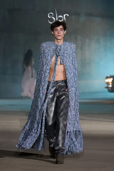 Look 18